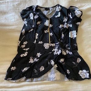 Jaanuu scrub top black floral